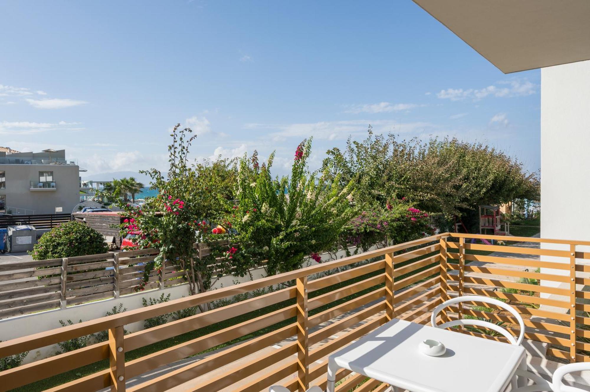 Ostrakon Suites Agia Marina  Ngoại thất bức ảnh
